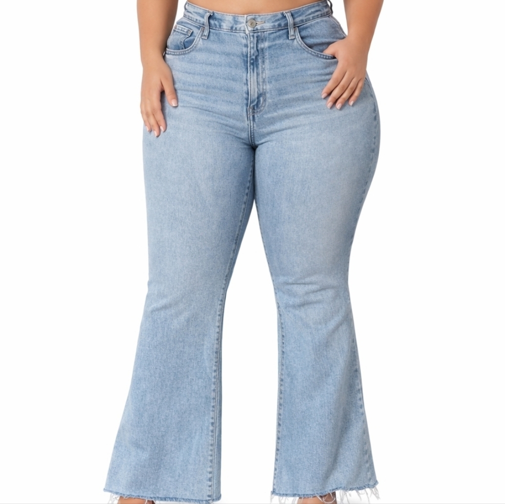 Abercrombie & Fitch Women's Jeans Light Wash Size 31 Curve Love High Rise Flare